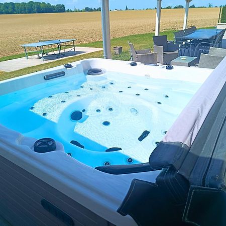 Chambre D'Hotes Le Domaine Des Hirondelles Champcenest Экстерьер фото