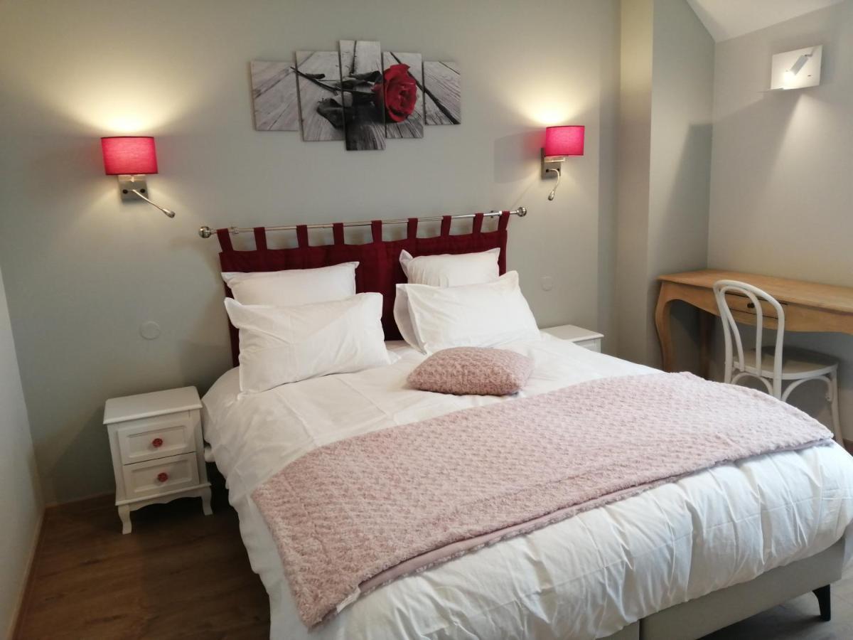 Chambre D'Hotes Le Domaine Des Hirondelles Champcenest Экстерьер фото