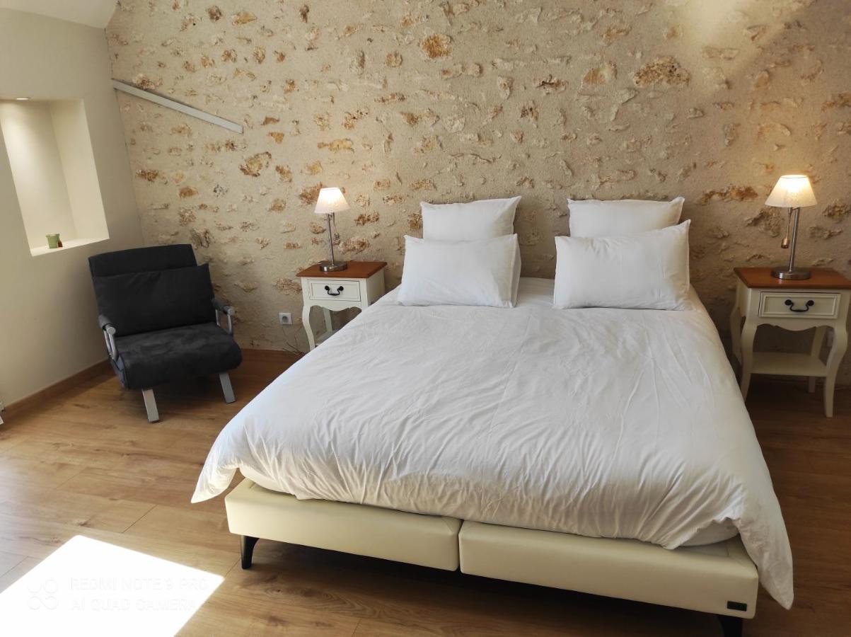 Chambre D'Hotes Le Domaine Des Hirondelles Champcenest Экстерьер фото