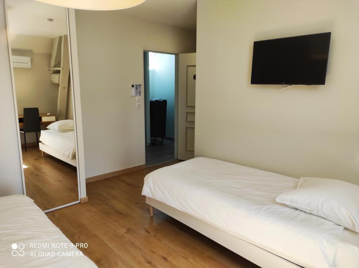 Chambre D'Hotes Le Domaine Des Hirondelles Champcenest Экстерьер фото