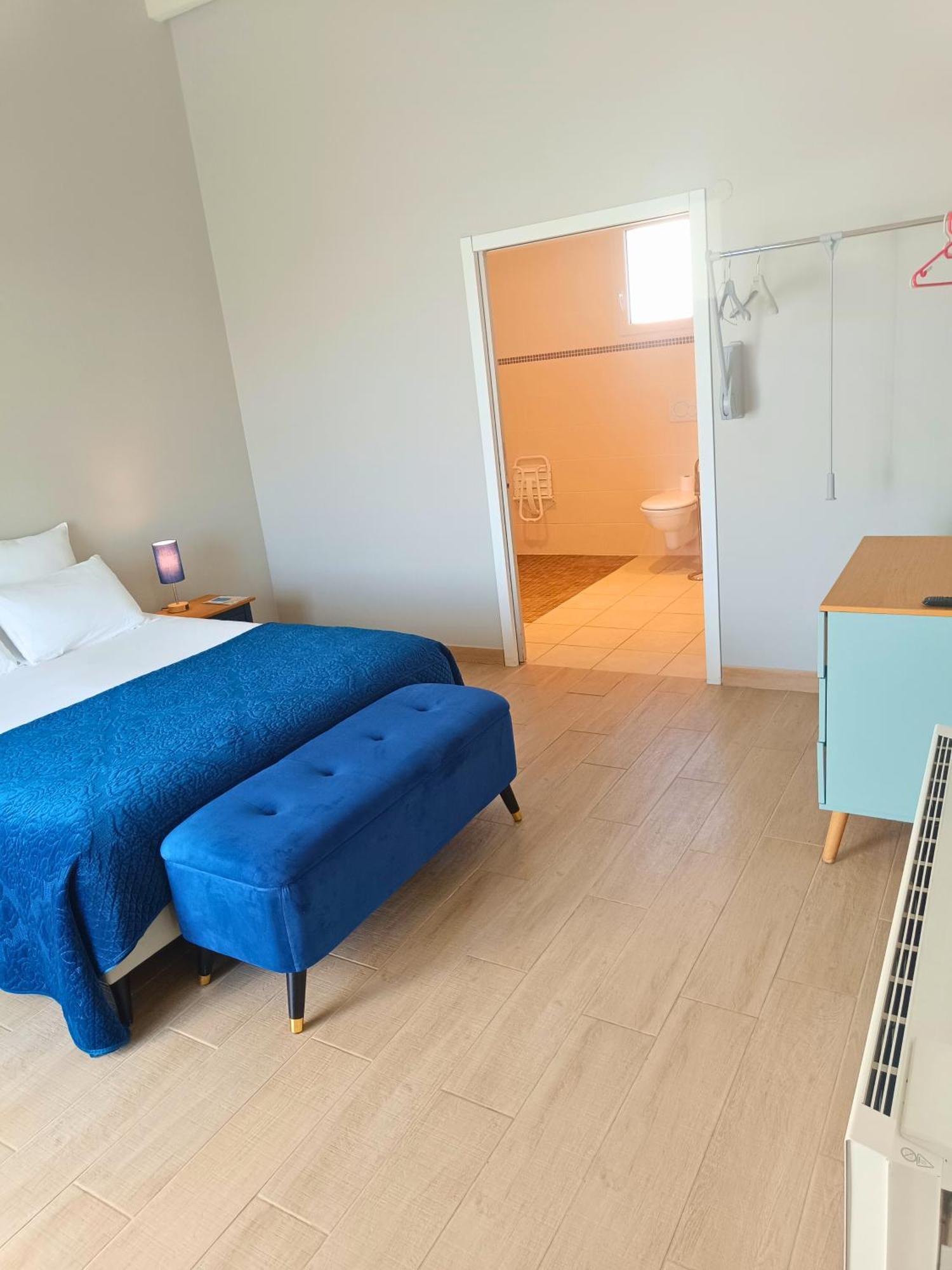 Chambre D'Hotes Le Domaine Des Hirondelles Champcenest Экстерьер фото