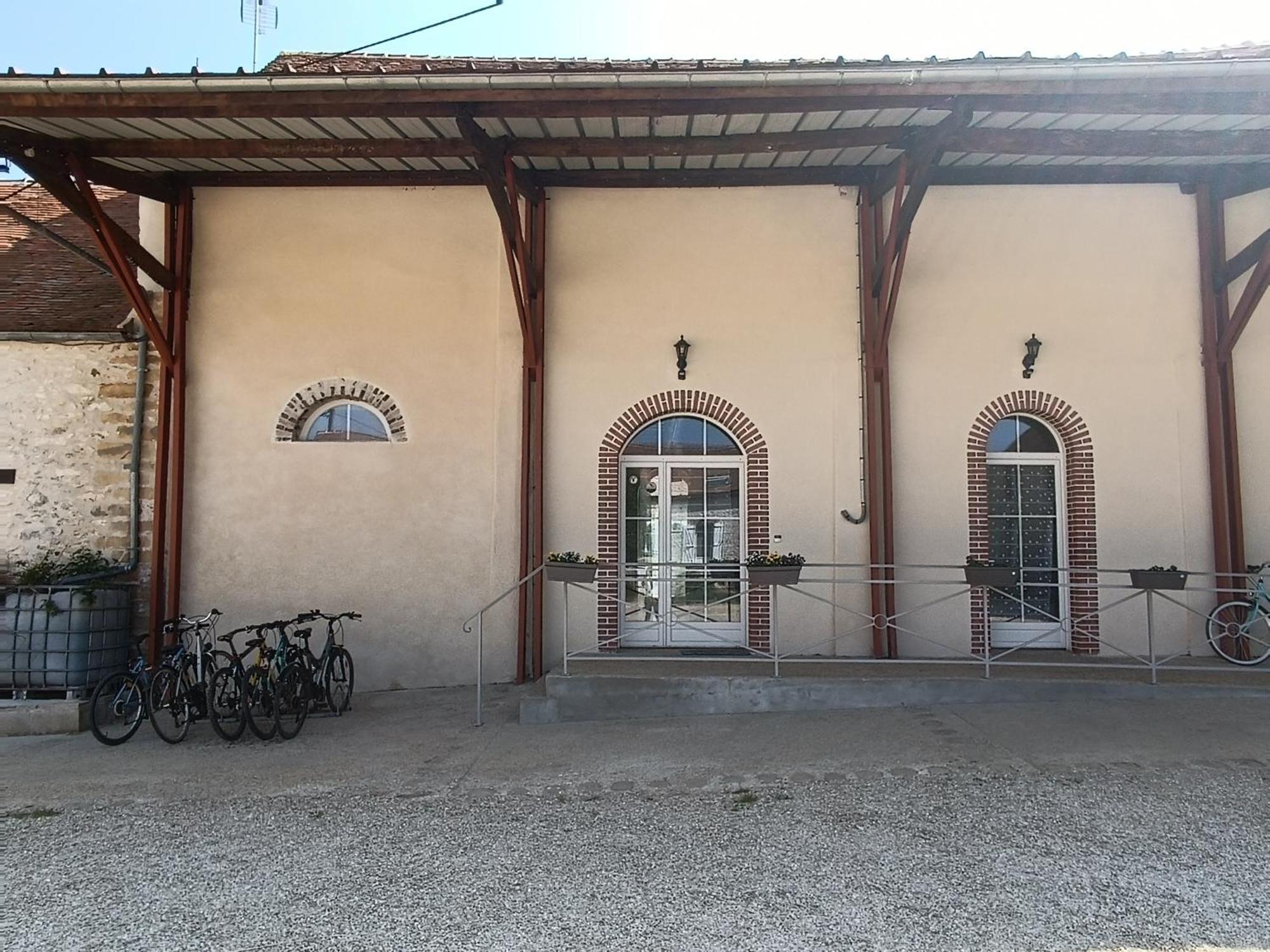 Chambre D'Hotes Le Domaine Des Hirondelles Champcenest Экстерьер фото