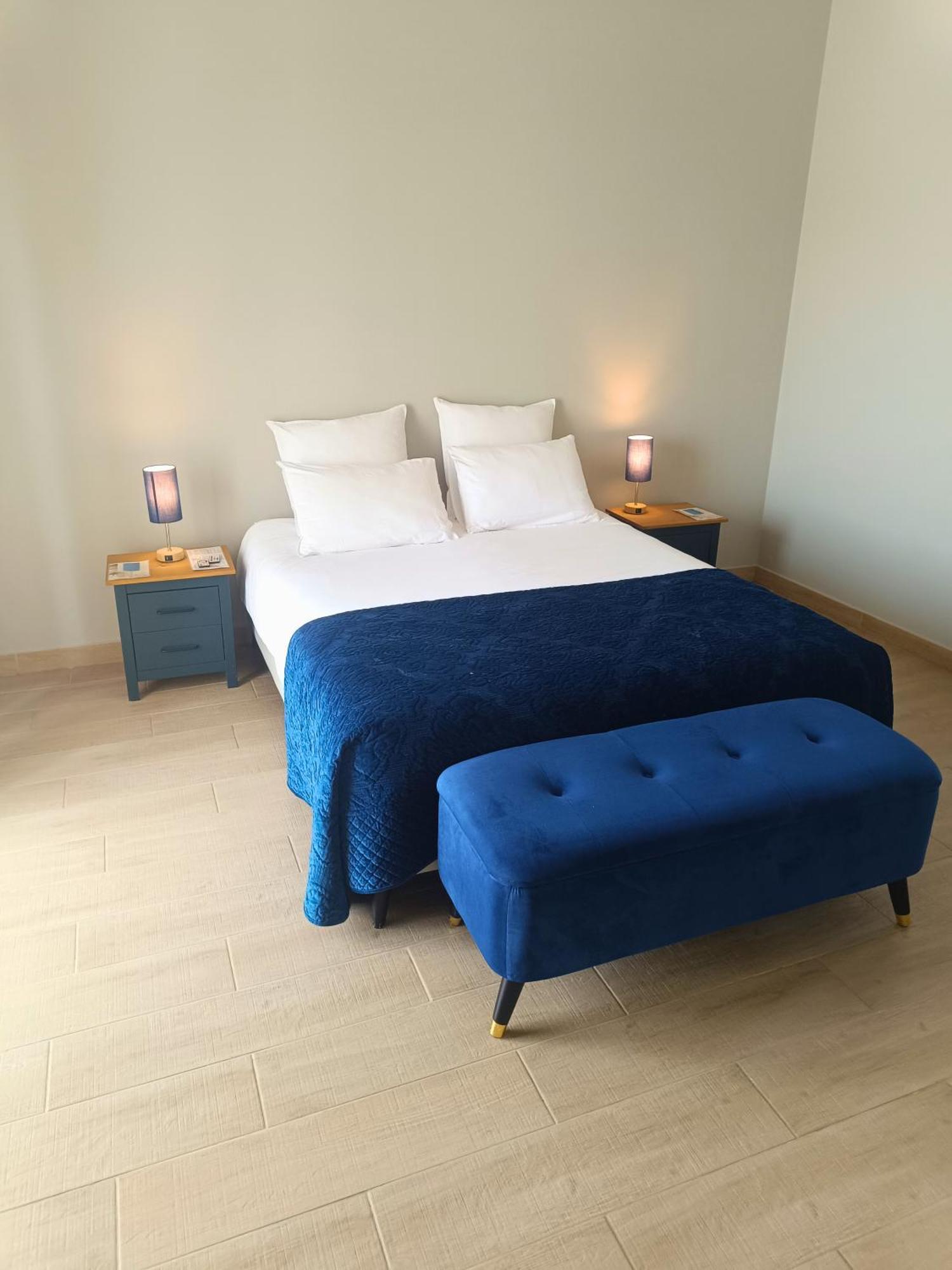 Chambre D'Hotes Le Domaine Des Hirondelles Champcenest Экстерьер фото
