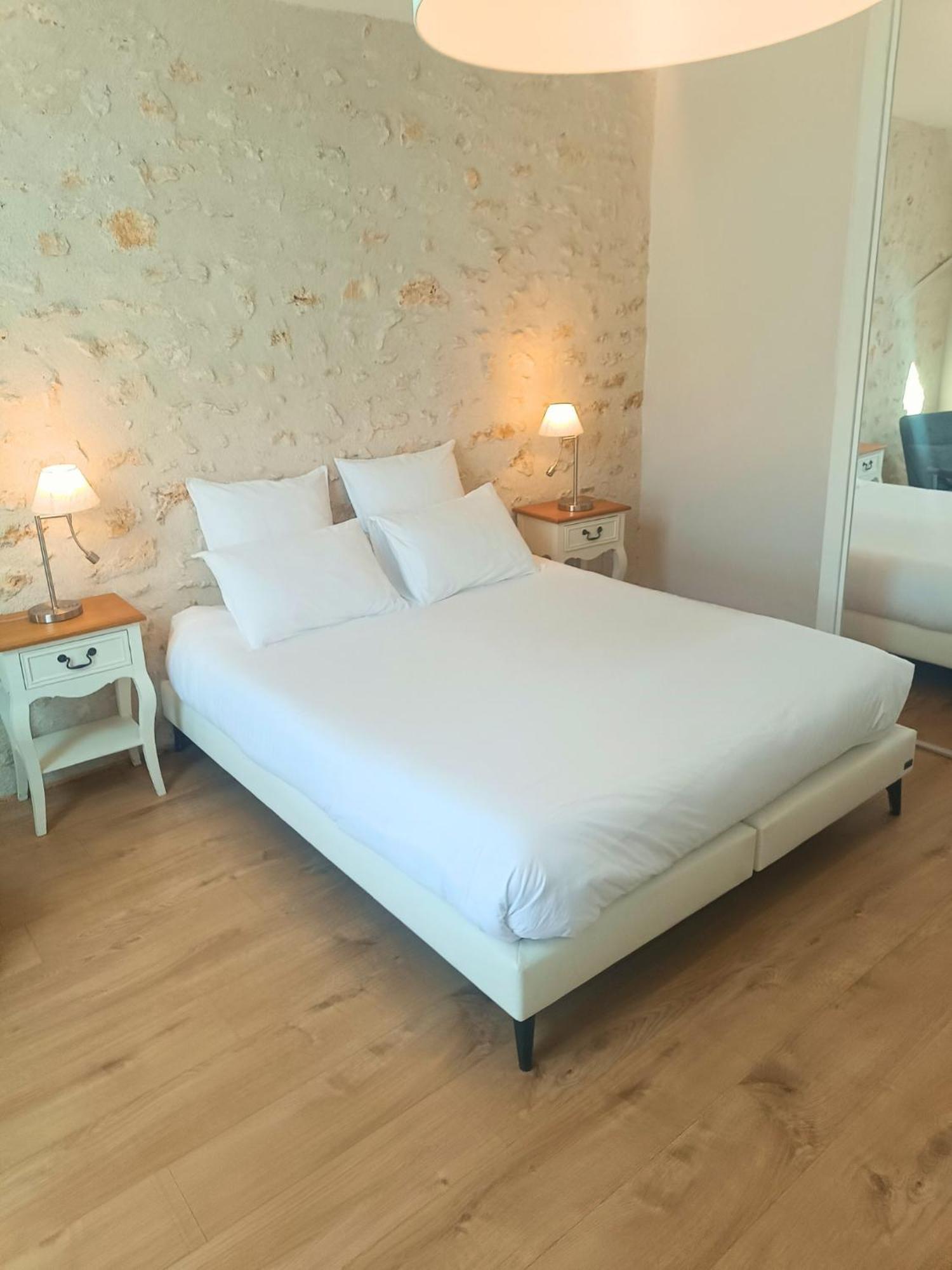 Chambre D'Hotes Le Domaine Des Hirondelles Champcenest Экстерьер фото